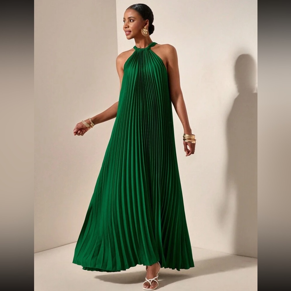 NEW PLUS ❤️‎ / Regular Size -  Elegant Green Halter Maxi Dress - Picture 2 of 10